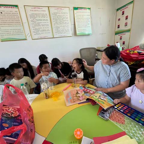 上饶市余干县程坊村阳光驿站开展“缤纷夏日 暑期能量站”活动