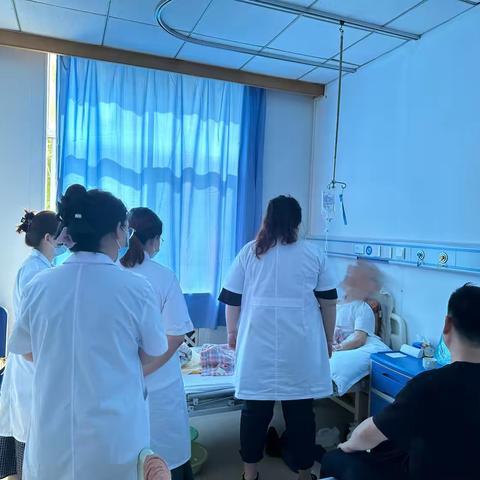 “白大褂们”的温暖接力