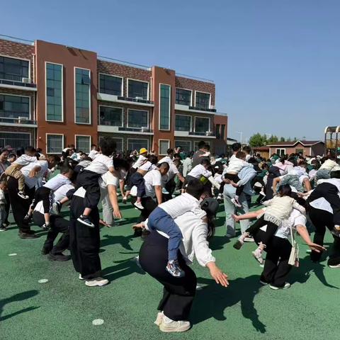 文汇街道中心幼儿园托班亲子运动会集锦