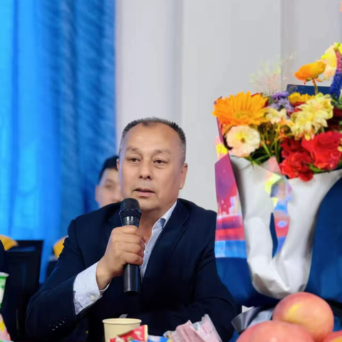 芳华献通信 余热映初心——伊宁通信车间为吐尔逊同志举行退休欢送会