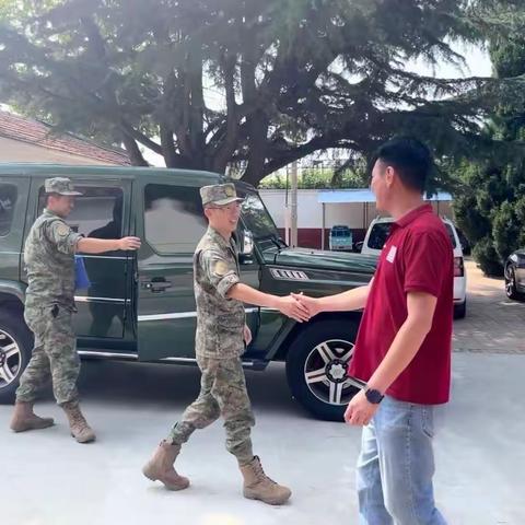 青春燃烧  汗水滴落
 ——莱州市人武部领导和教体局领导视察莱州中华武术职业中等专业学校新生军训工作