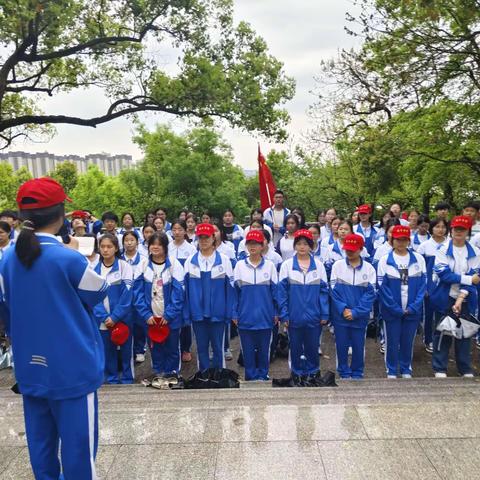 清明祭墓祭英烈——余干中学清明祭扫活动