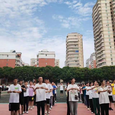 年少正当时 青春已起航 －－泉州九中高一(三)班新生军训纪实