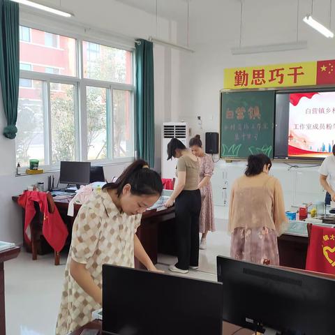 粉笔凝丹心 撇划展师魂——白营镇首席教师工作室粉笔字练习