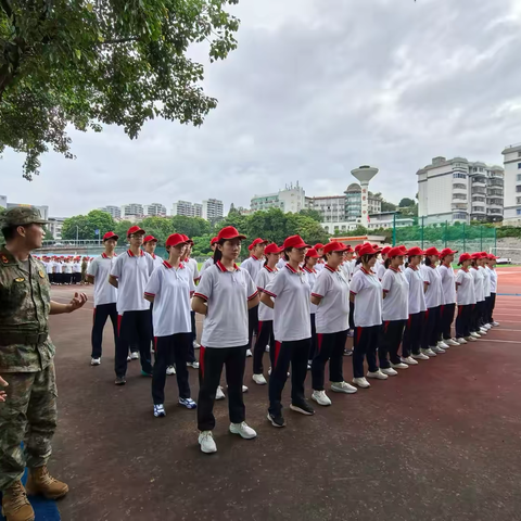 以军训之名，赴青春之约 ——记龙岩一中高三（17）班