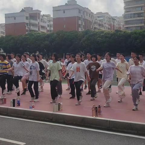 “骞翮思远翥 追梦正当时”高一四班开学训练