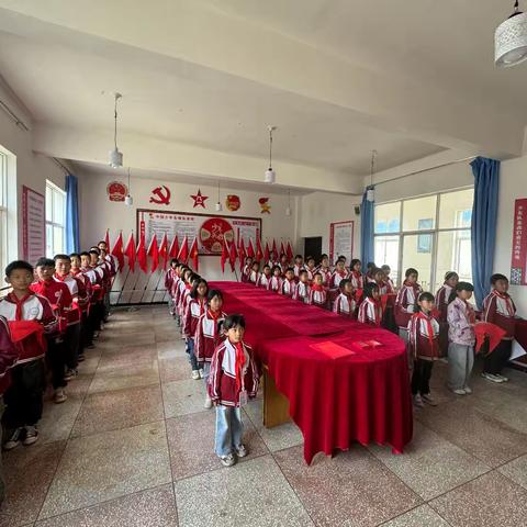 "星耀校园，梦起征程”—禄劝则黑中心小学“红领巾爱祖国”少先队员入队仪式