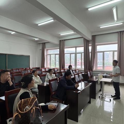 师校召开市级小课题开题会