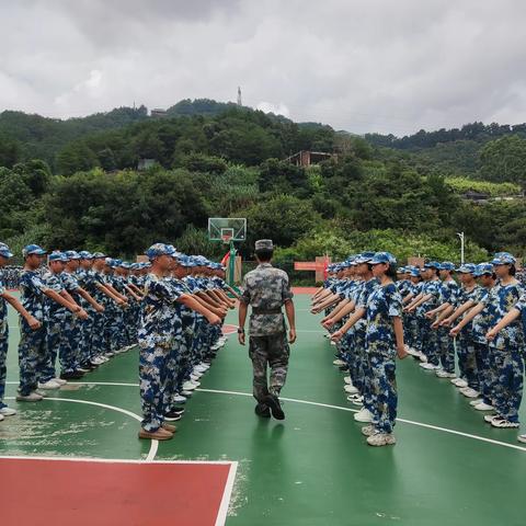 壮志如虹，青春似火 | 龙岩一中锦山学校七年级（13）军训第三天