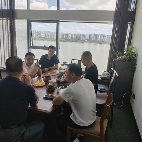 贯彻落实“深学争优、敢为争先、实干争效”行动——上渡街道走访企业，助力企业发展