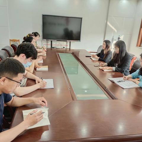 明园社区开展“党旗党徽用规范” 知识培训会