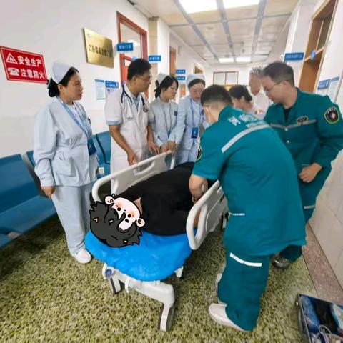 紧急时刻显担当！门诊部医护协作救助晕倒患者