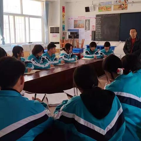 析不足 定方案 再前行 ——初三年级组召开班长例会，引领一周新航向