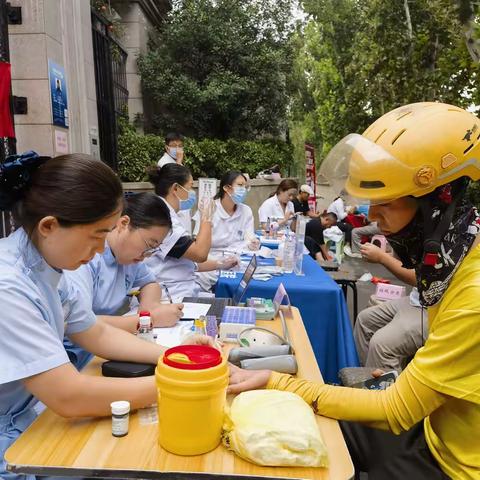 便民市集暖“骑手”！舜耕路社区让新就业群体感受家的温度