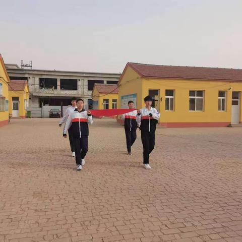 国旗飘扬，伴我成长—板桥中学升旗仪式