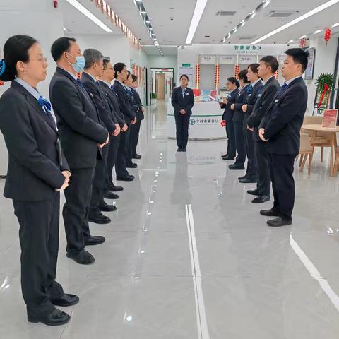 【爱心助老 情暖厅堂】武汉徐东支行暖心服务进行时