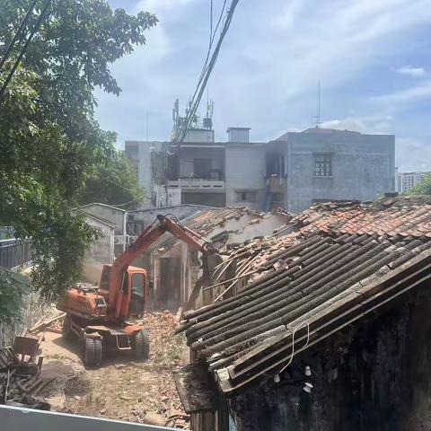 转“危”为“安”，县科工信局拆除原县食品厂危旧房