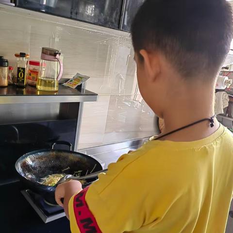 趣味的暑假特色作业， “兔飞猛进”“暑你最棒”，在实践中成长，在实践中收获——柯钦超
