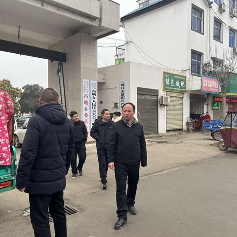 冯塘乡综合行政执法队开展大街管理专项整治行动