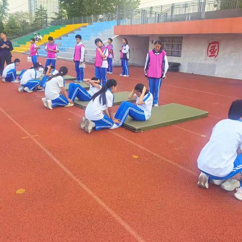 “活力校园，健康体魄”临沂第四十中学七年级仰卧起坐直臂悬垂比赛