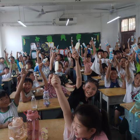 “冰凉夏日”—杞县南关小学为学生送冰糕降暑活动