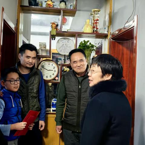 省残联党组书记、理事长刘荣贤等一行慰问小寨路街道残疾人代表