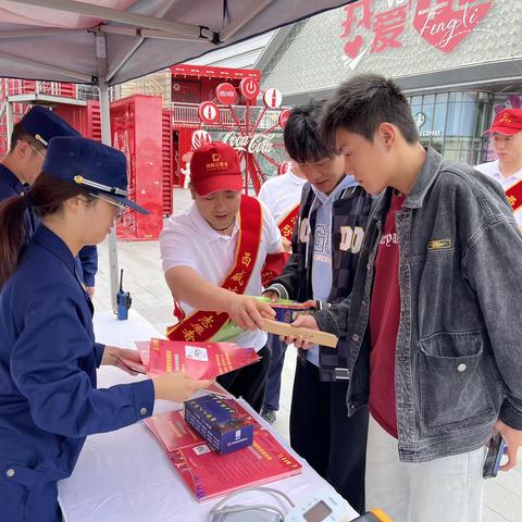 沣西新城消防救援大队组织消防志愿者开展消防安全宣传活动