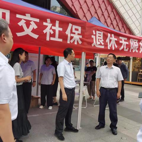 建行濮阳分行联合开发区安康社区共同开展社保业务帮扶帮建宣传活动
