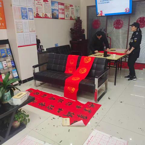 汝州玉川村镇银行建设路支行“双节”期间积极开展反假币宣传活动