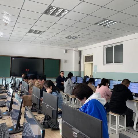 聚力同行  研思共进  ----乌市第三十五小学教育集团 信息科技学科教研活动