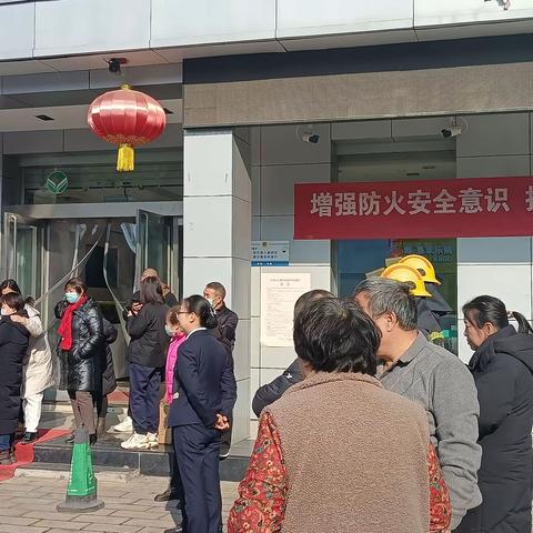 要发展，更要安全！——上党区支行利用财富周周讲活动联合区消防大队进行消防科普宣传