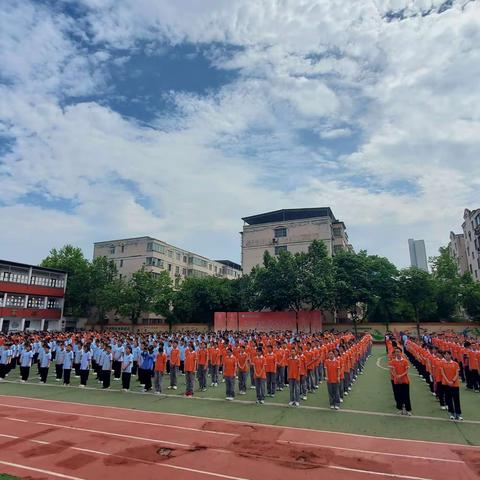 百舸争流齐奋进  榜样引领勇争先—初中部阶段性表彰大会