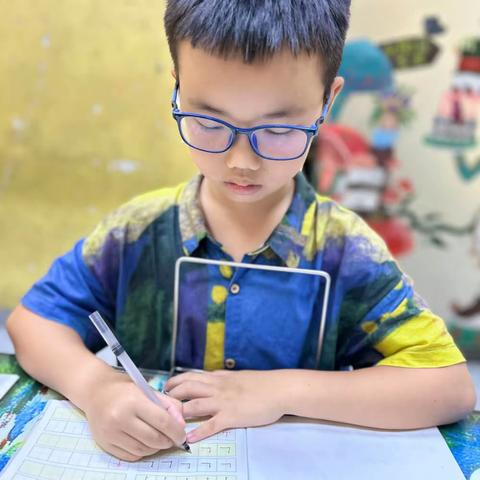 凤凰小学五年级四班周熙哲不一样的暑假生活