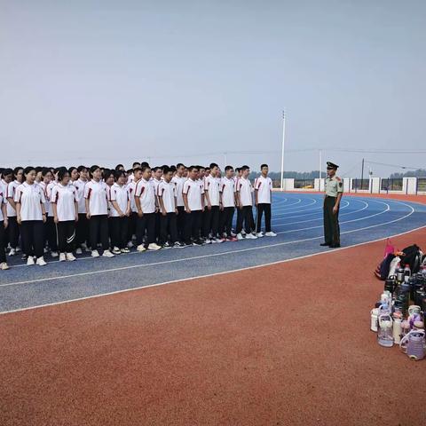 军训正当时,青春洒汗水。—2224班军训第二天