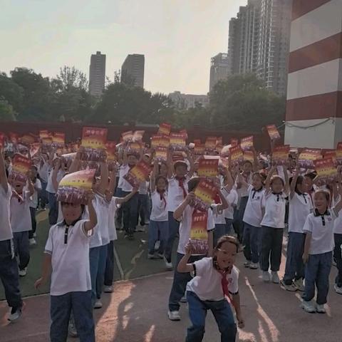 “牢记党的教导，争做强国少年” ——九一小学学府校区一年级新队员入队仪式暨六一表彰活动
