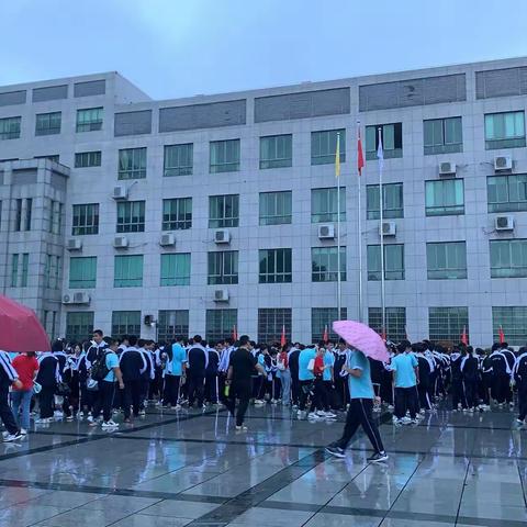 ＂青春是足迹，梦想在远方＂望城二中高一年级远足思益书院活动。