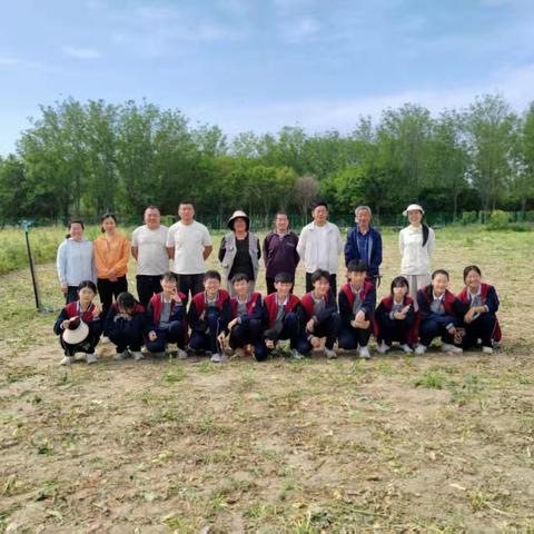 以爱为犁，耕耘成长沃土——致敬八十班劳动基地最美守护者