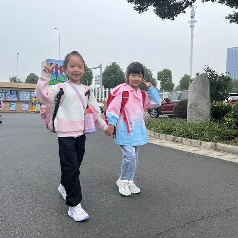 一年级萌娃“满月”啦