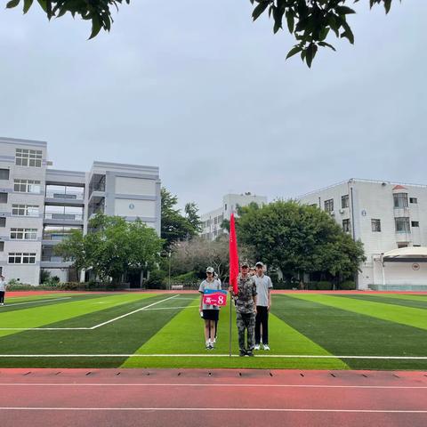 群雄逐鹿，8班不负！——厦门大学附属科技中学23级高一（8）班军训风采