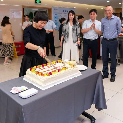 东尚园餐饮公司入驻建行食堂三周年庆典