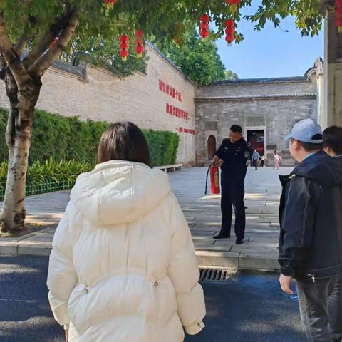 苍霞新城社区开展消防演练活动