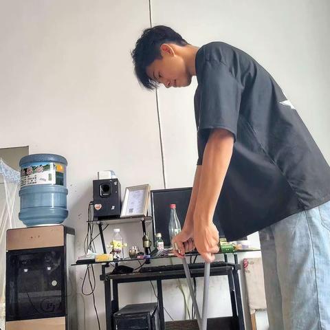 王傲哲2022级西点二班的简篇