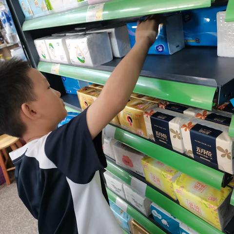 柳城小学向日葵中队涂嘉宇队员2023年“你好，暑假！”莲君养成记之“打工一日”