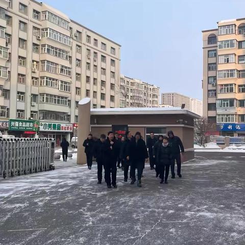 岁末寒冬情意浓 赓续情怀暖人心——龙沙区各级领导代表走访慰问新马路小学师生