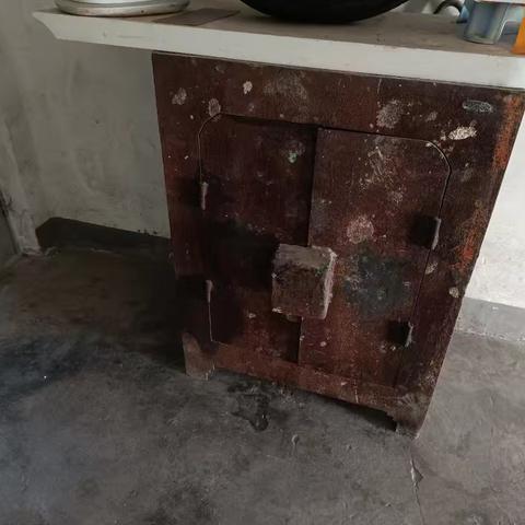 仕仁社区开展“清理乱堆乱放 消除安全隐患”专项清理活动