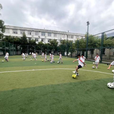 激情绿茵场   飞扬青春梦