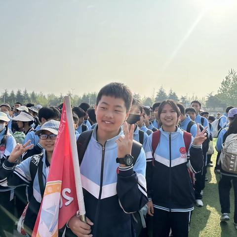 春日绽芳华，一起趣踏青——记宿迁市崇文初级中学七（18）班远足之旅