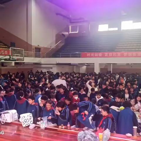 小小义卖，大大爱心——湖南师大附中高新实验中学爱心义卖活动（副本）