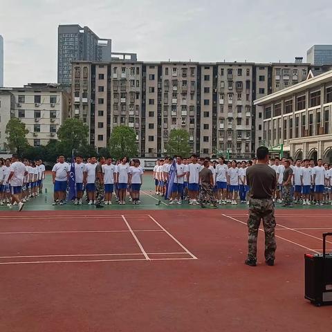 且抒凌云志，不负少年时——周南实验中学G2303班军训第二天教育纪实