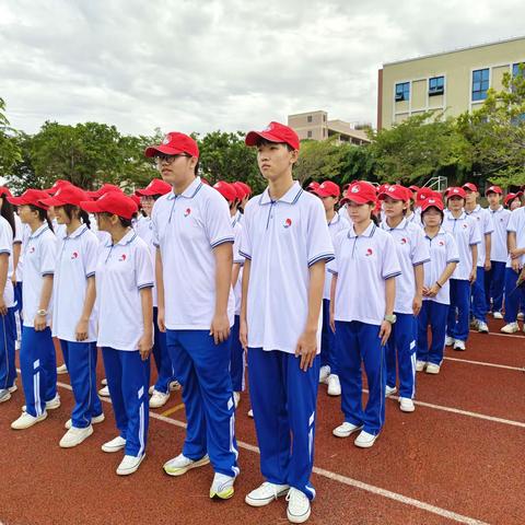 百炼成钢，拼搏自强——高一（4）班军训风采记录（三）